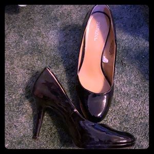 Merona classic black heels